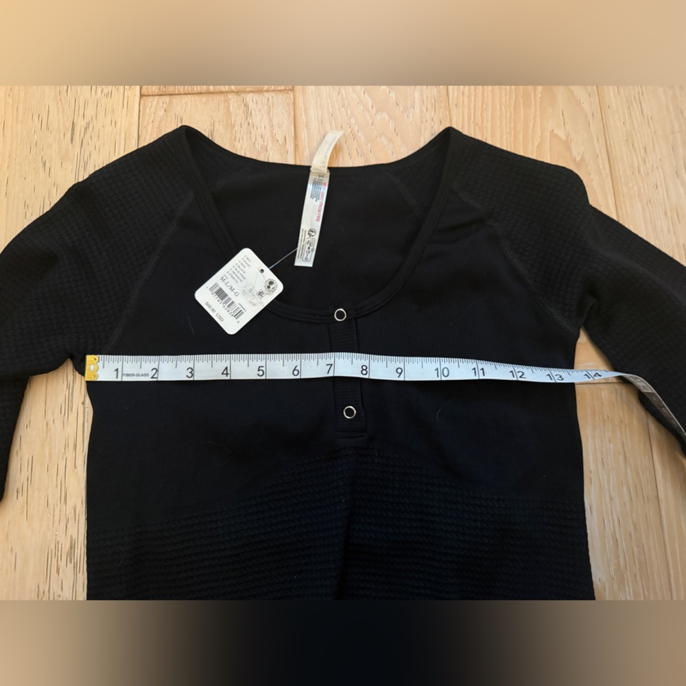 FREE PEOPLE Women Long Sleeve Henley Back Cutout Athleisure‎ Seamless M/L - Picture 4 of 7
